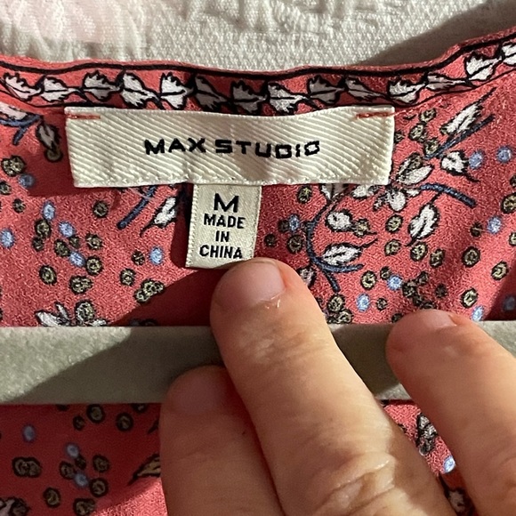 Max Studio Pink Floral Top Size Medium - Picture 3 of 3
